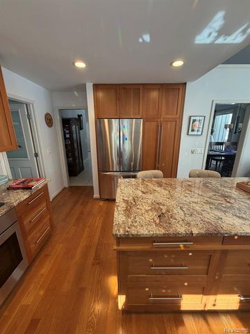 6301 Mission Drive, West Bloomfield, MI 48324