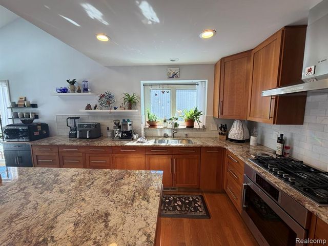 6301 Mission Drive, West Bloomfield, MI 48324