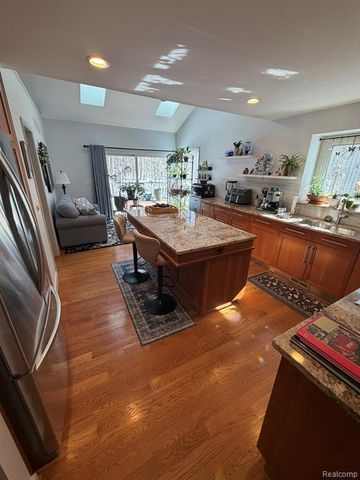 6301 Mission Drive, West Bloomfield, MI 48324