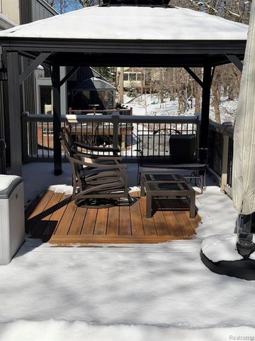 6301 Mission Drive, West Bloomfield, MI 48324