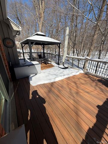 6301 Mission Drive, West Bloomfield, MI 48324