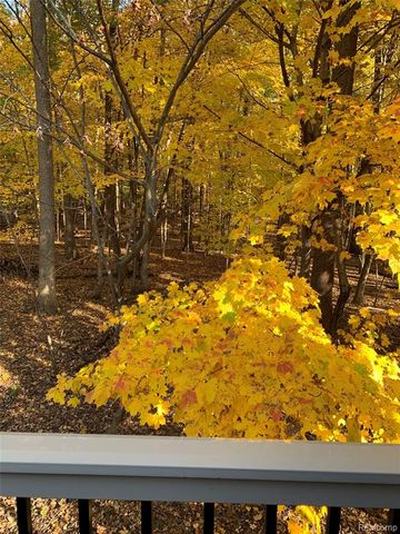 6301 Mission Drive, West Bloomfield, MI 48324