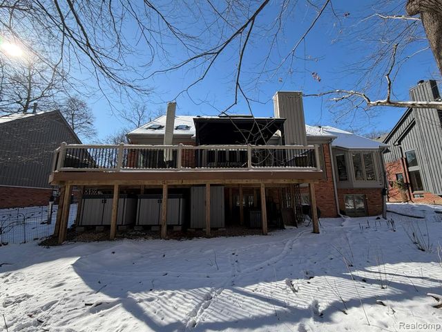 6301 Mission Drive, West Bloomfield, MI 48324