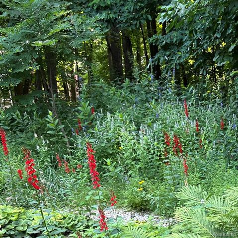 6301 Mission Drive, West Bloomfield, MI 48324