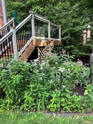 6301 Mission Drive, West Bloomfield, MI 48324