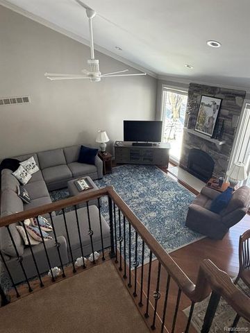 6301 Mission Drive, West Bloomfield, MI 48324