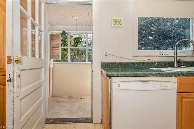 21 Second Avenue, Thomasville, NC 27360