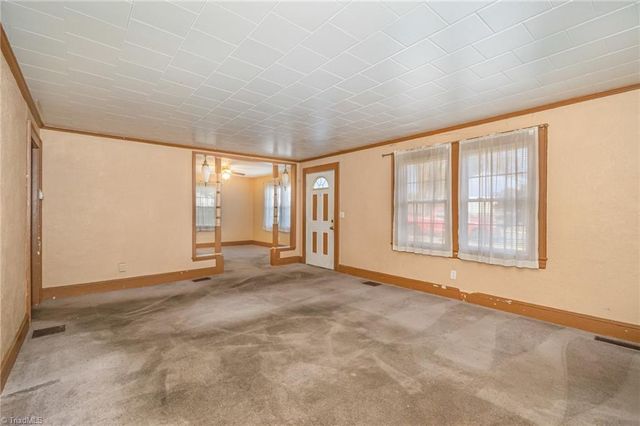 21 Second Avenue, Thomasville, NC 27360