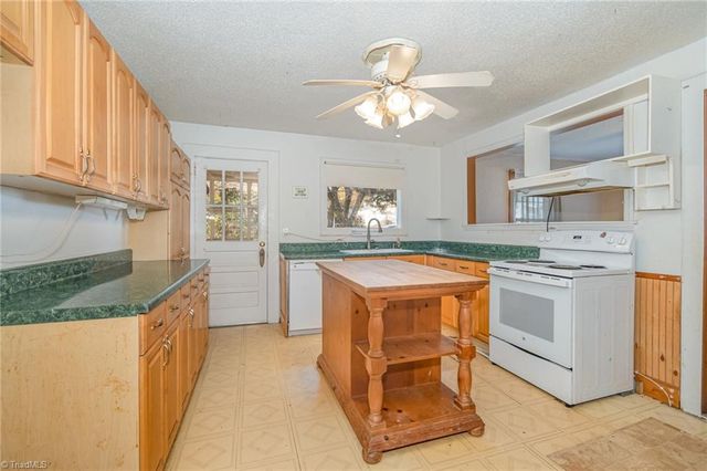 21 Second Avenue, Thomasville, NC 27360