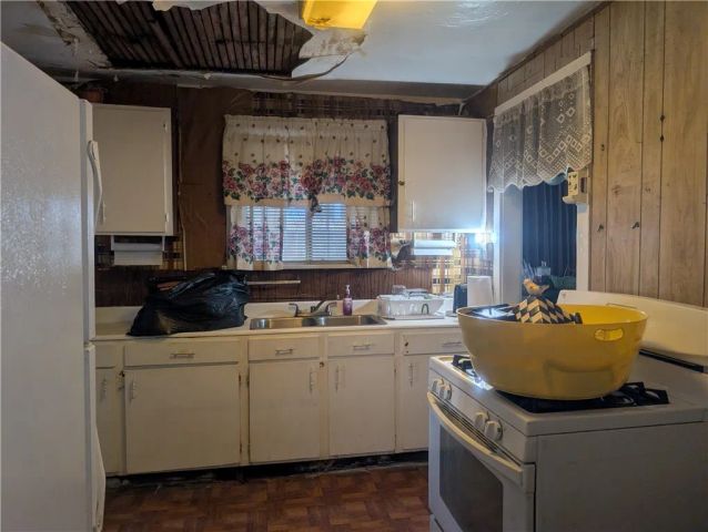 975 E 43RD Street, Los Angeles, CA 90011