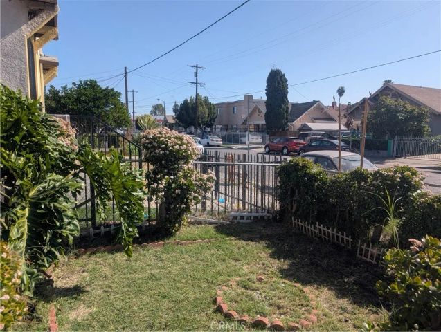 975 E 43RD Street, Los Angeles, CA 90011