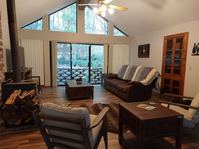 25705 Creekside Dr, Pioneer, CA 95666