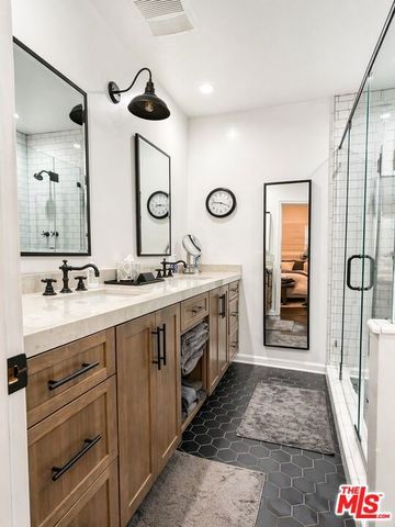 917 S Ridgeley Drive, Los Angeles, CA 90036