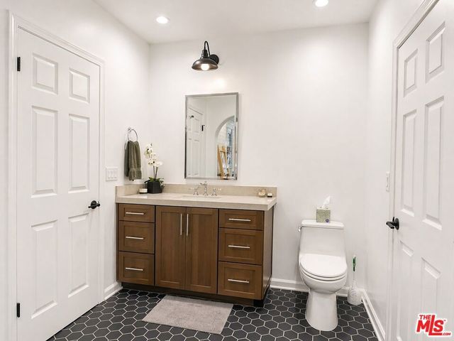 917 S Ridgeley Drive, Los Angeles, CA 90036