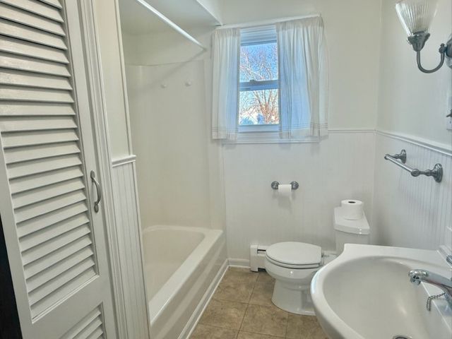 101 Honeyman Avenue, Middletown, RI 02842