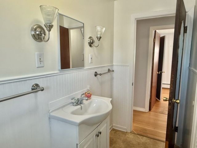 101 Honeyman Avenue, Middletown, RI 02842