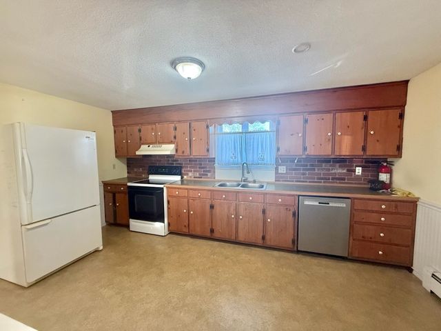 101 Honeyman Avenue, Middletown, RI 02842