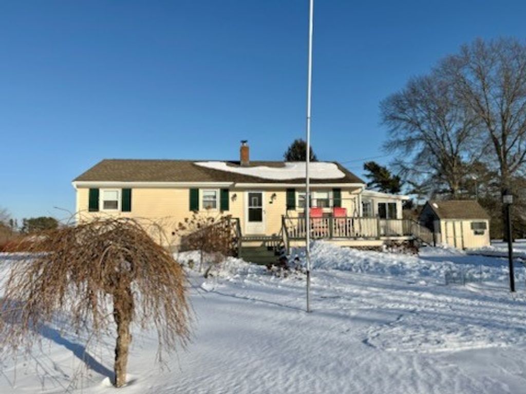 101 Honeyman Avenue, Middletown, RI 02842