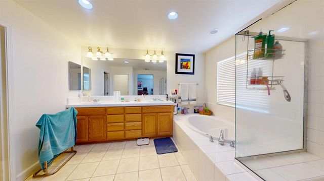 2201 Mustang Dr, Oakdale, CA 95361