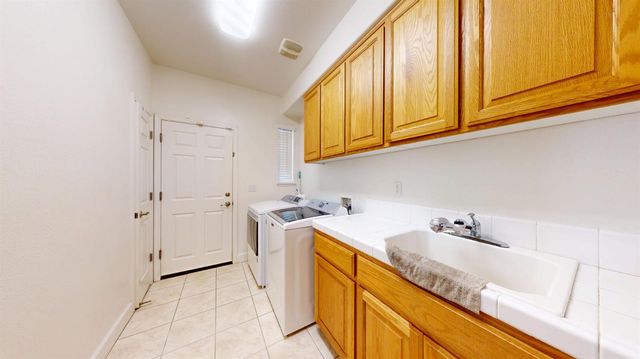 2201 Mustang Dr, Oakdale, CA 95361