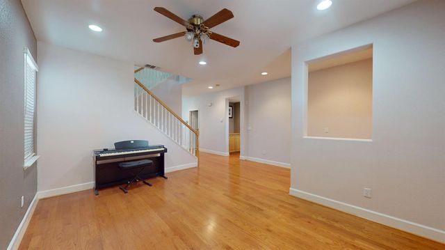 2201 Mustang Dr, Oakdale, CA 95361