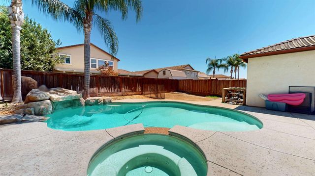2201 Mustang Dr, Oakdale, CA 95361