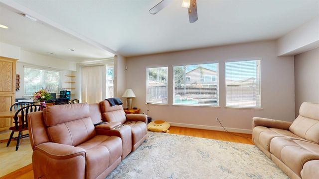 2201 Mustang Dr, Oakdale, CA 95361