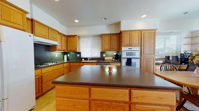 2201 Mustang Dr, Oakdale, CA 95361