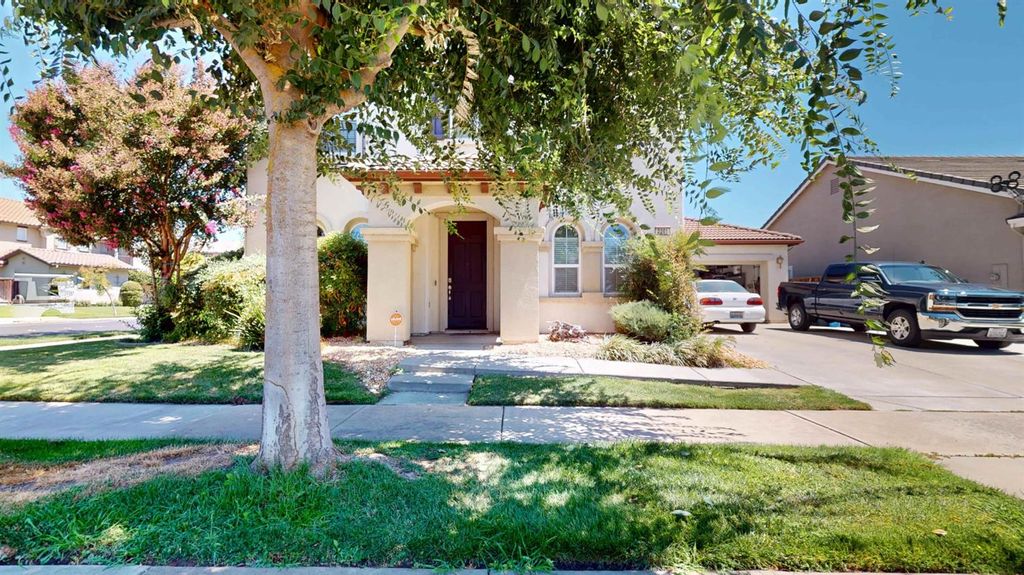 2201 Mustang Dr, Oakdale, CA 95361