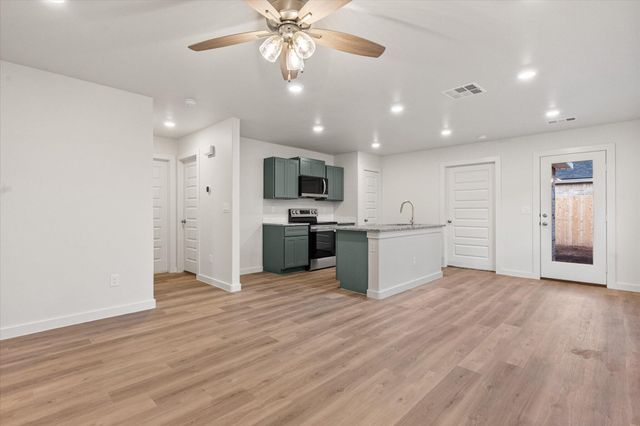 13807 Flint Avenue, Lubbock, TX 79423