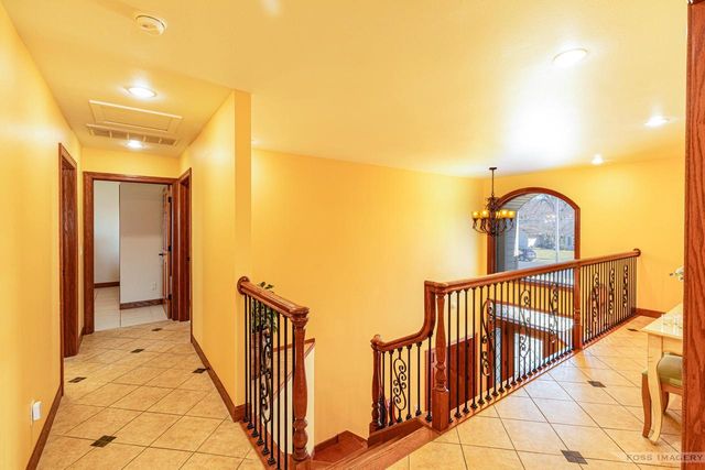 5728 Lake Edge Road, Mcfarland, WI 53558