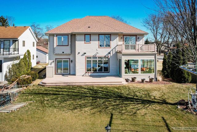 5728 Lake Edge Road, Mcfarland, WI 53558