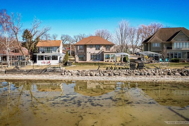 5728 Lake Edge Road, Mcfarland, WI 53558