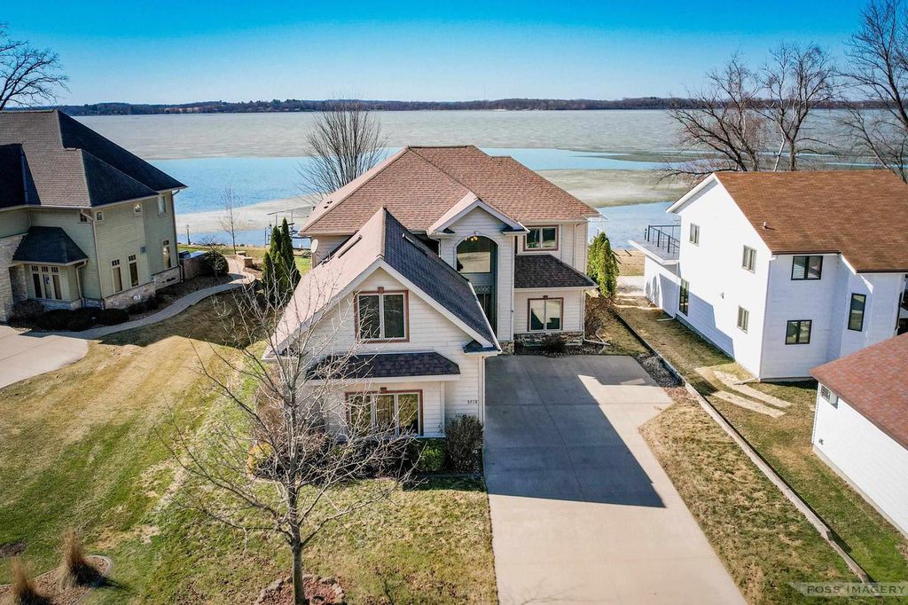 5728 Lake Edge Road, Mcfarland, WI 53558