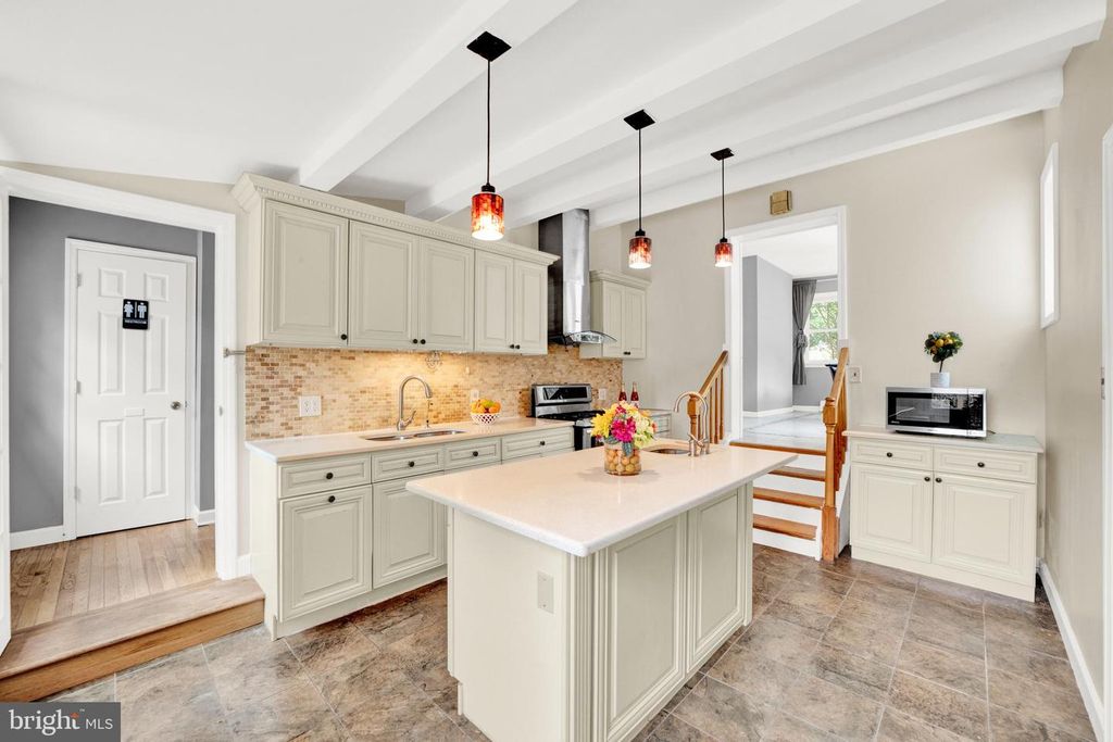 14 BERRIEN AVE, Princeton Junction, NJ 08550