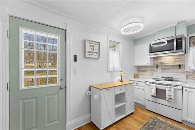 6 W 12th Street, Parkville, MO 64152