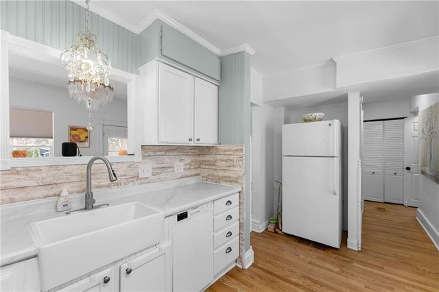 6 W 12th Street, Parkville, MO 64152