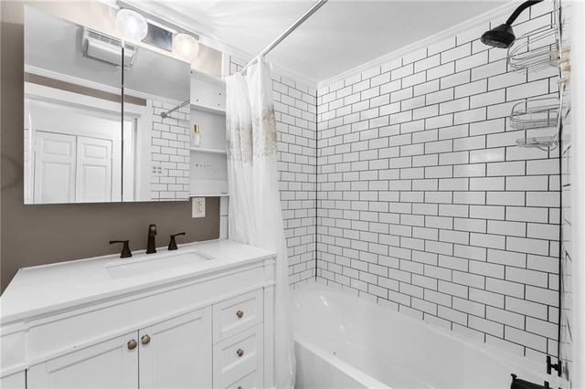 6 W 12th Street, Parkville, MO 64152