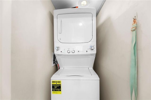 6 W 12th Street, Parkville, MO 64152