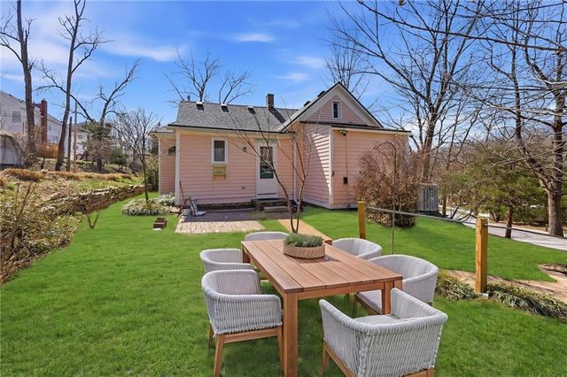 6 W 12th Street, Parkville, MO 64152