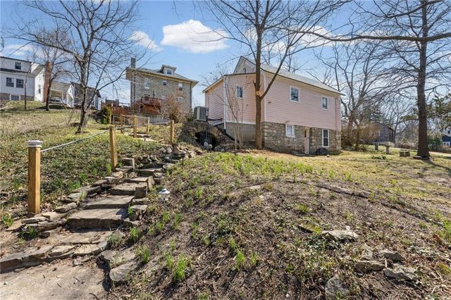 6 W 12th Street, Parkville, MO 64152