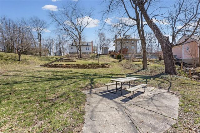 6 W 12th Street, Parkville, MO 64152