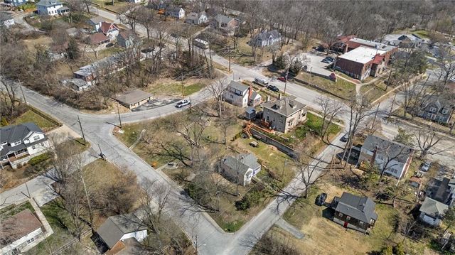 6 W 12th Street, Parkville, MO 64152