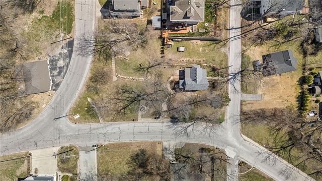 6 W 12th Street, Parkville, MO 64152