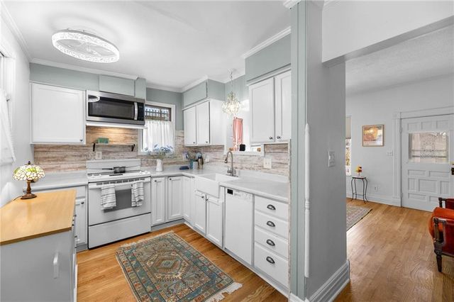 6 W 12th Street, Parkville, MO 64152