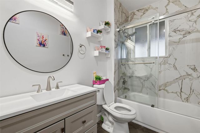 17165 LAKE IOLA ROAD, Dade City, FL 33523