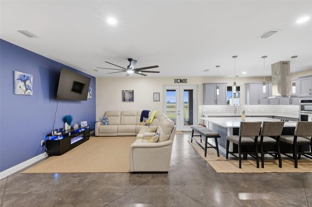 17165 LAKE IOLA ROAD, Dade City, FL 33523