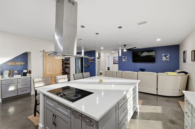 17165 LAKE IOLA ROAD, Dade City, FL 33523