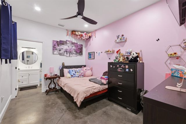 17165 LAKE IOLA ROAD, Dade City, FL 33523