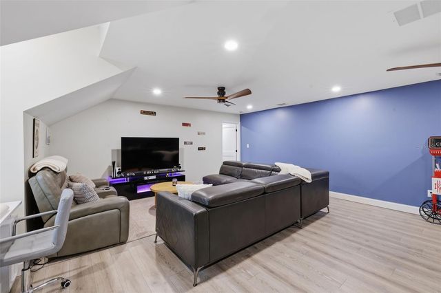 17165 LAKE IOLA ROAD, Dade City, FL 33523